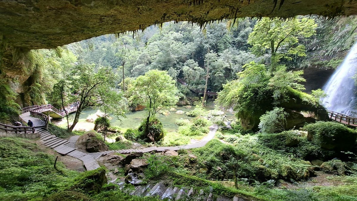 豐水期松瀧岩瀑布