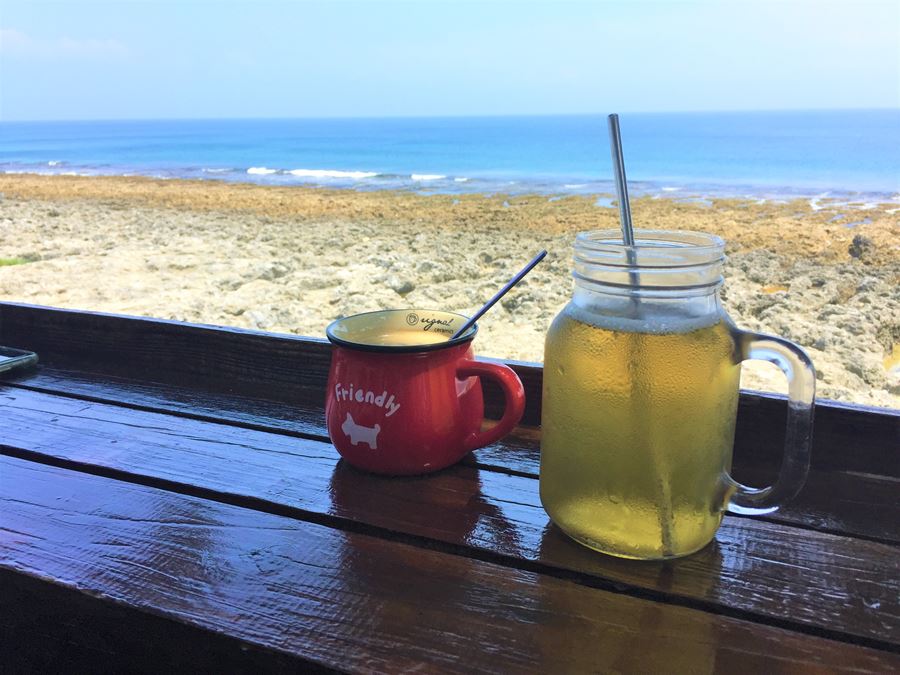 美式咖啡、白桃烏龍茶與無敵海景