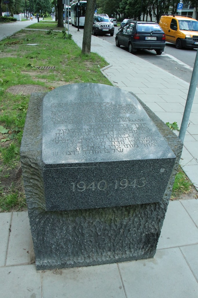 華沙猶太殉難與戰鬥紀念路線石塊