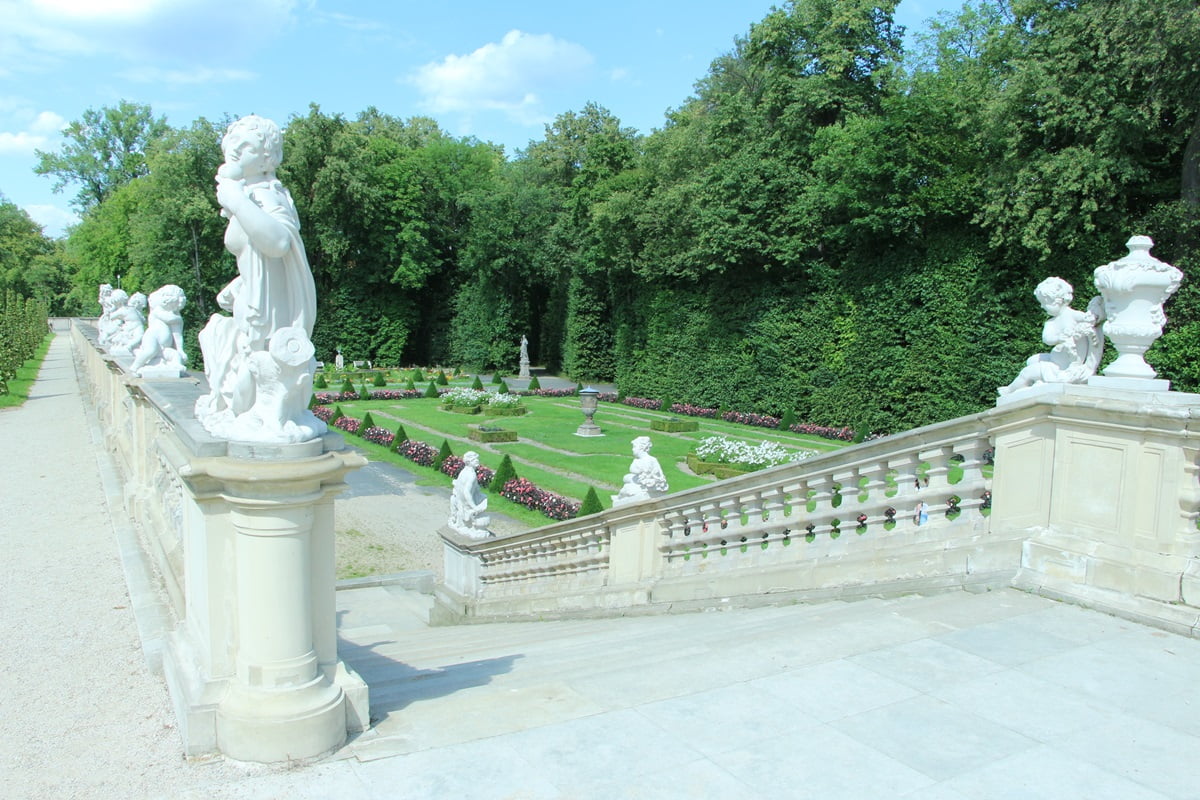維拉諾夫宮東側花園階梯與雕塑