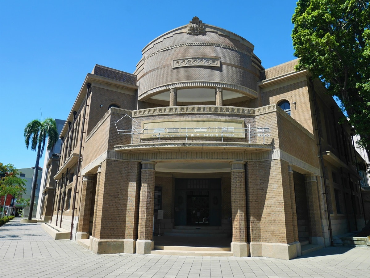 一館建築正面