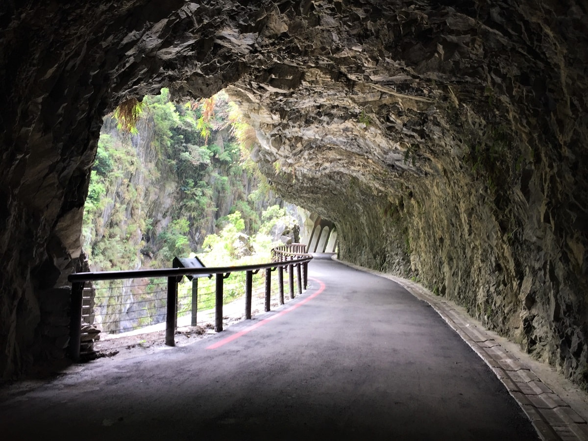 清晰的人工開鑿痕跡