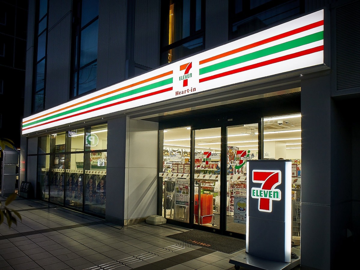 飯店一樓為7-11