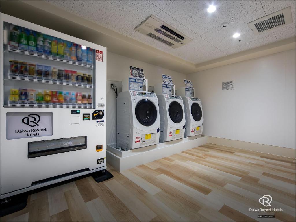 【京都站前大和魯內飯店PREMIER】京都站4分鐘!京風設計典雅又舒適! - 第3張圖 投幣式洗脫烘衣機