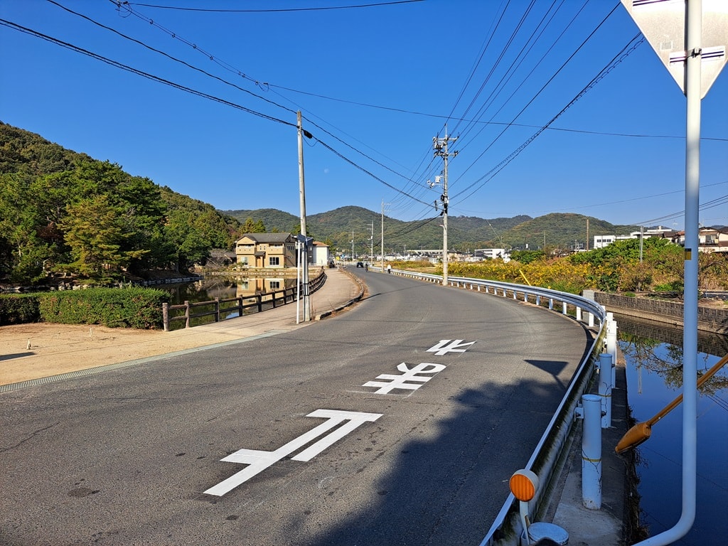 【岡山】吉備津神社、吉備津彥神社-兩大桃太郎神社半日遊 - 第12張圖 神社前道路
