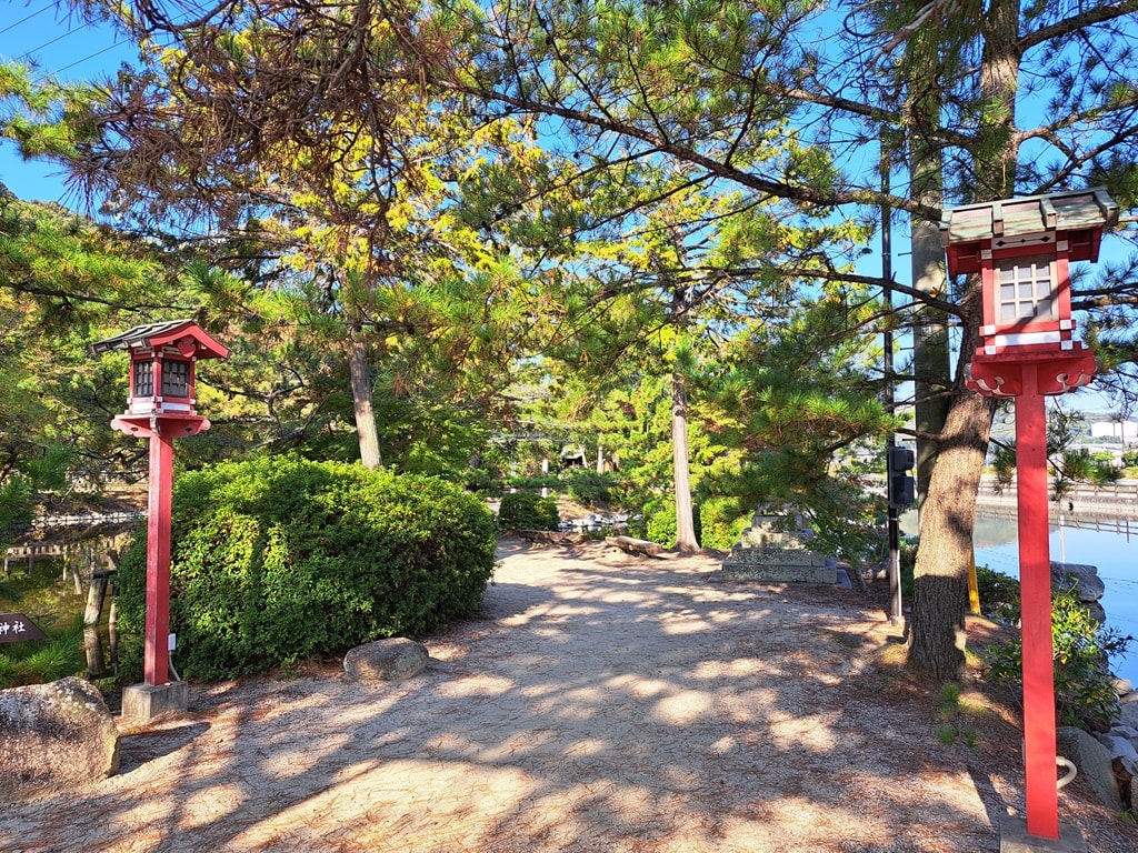 【岡山】吉備津神社、吉備津彥神社-兩大桃太郎神社半日遊 - 第15張圖 通往池中神社的道路