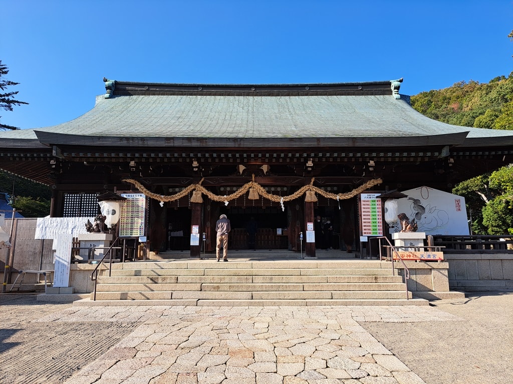 【岡山】吉備津神社、吉備津彥神社-兩大桃太郎神社半日遊 - 第20張圖 吉備津彥神社拜殿