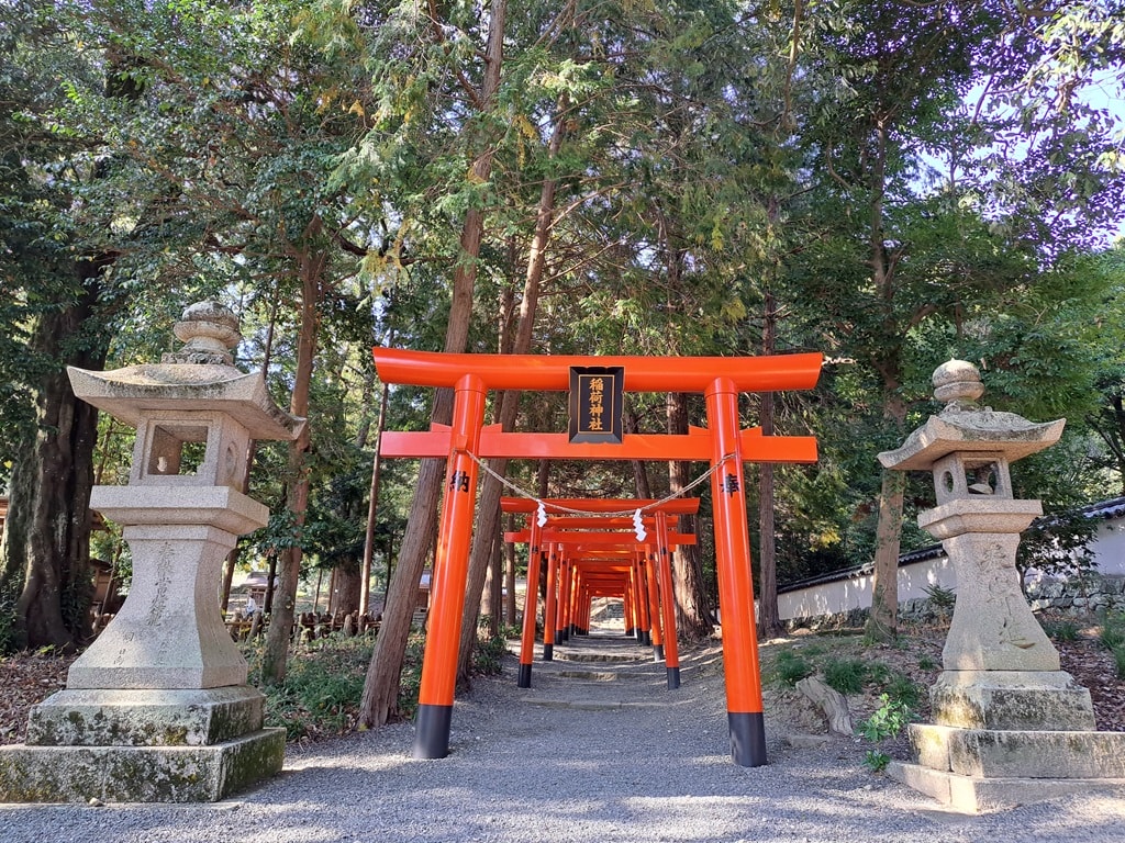 【岡山】吉備津神社、吉備津彥神社-兩大桃太郎神社半日遊 - 第31張圖 稻荷神社鳥居