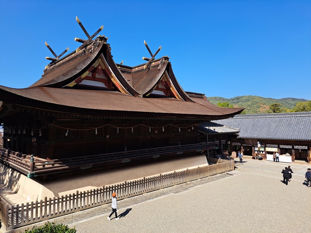 【岡山】吉備津神社、吉備津彥神社-兩大桃太郎神社半日遊 - 第58張圖 階梯上看本殿拜殿