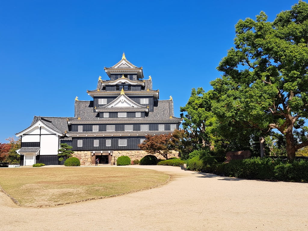 【岡山】岡山城半日遊-坐鎮於高地上的「烏城」黑武士 - 第13張圖 岡山城天守閣