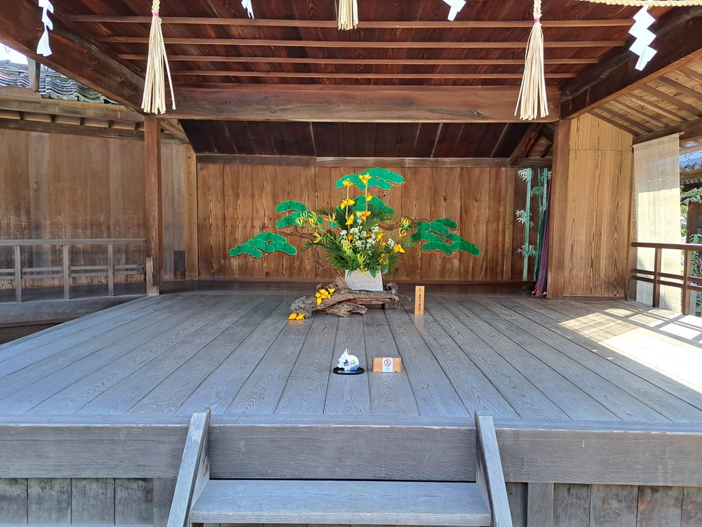 【岡山】倉敷美觀地區半日遊-楊柳、白壁藏與倉敷川遊船 - 第20張圖 精緻的松樹雕刻