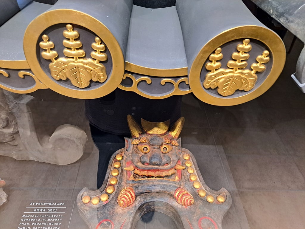 【岡山】岡山城半日遊-坐鎮於高地上的「烏城」黑武士 - 第24張圖 復原的金箔鬼瓦