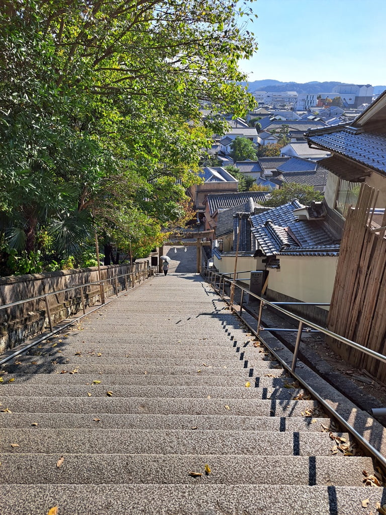 【岡山】倉敷美觀地區半日遊-楊柳、白壁藏與倉敷川遊船 - 第25張圖 神社東參道前往倉敷美觀地區