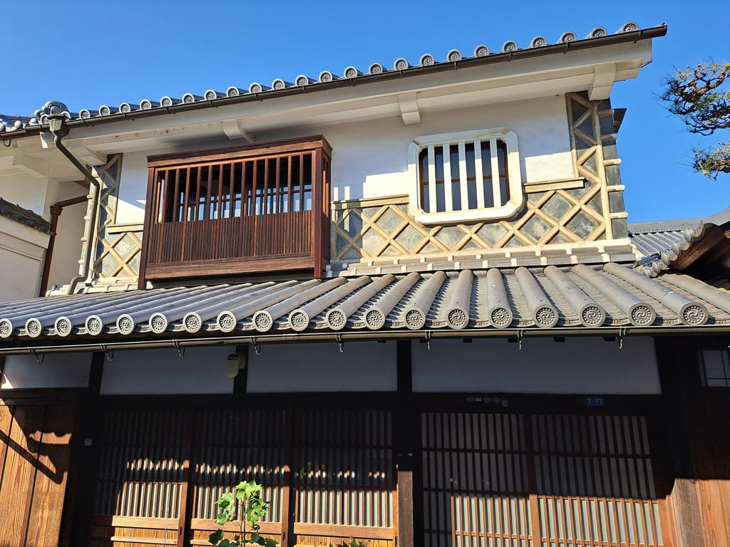 【岡山】倉敷美觀地區半日遊-楊柳、白壁藏與倉敷川遊船 - 第27張圖 倉敷町家建築