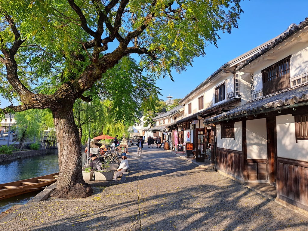 【岡山】倉敷美觀地區半日遊-楊柳、白壁藏與倉敷川遊船 - 第32張圖 倉敷川河畔