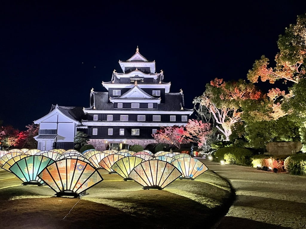 【岡山】岡山城半日遊-坐鎮於高地上的「烏城」黑武士 - 第38張圖 秋之烏城燈源鄉