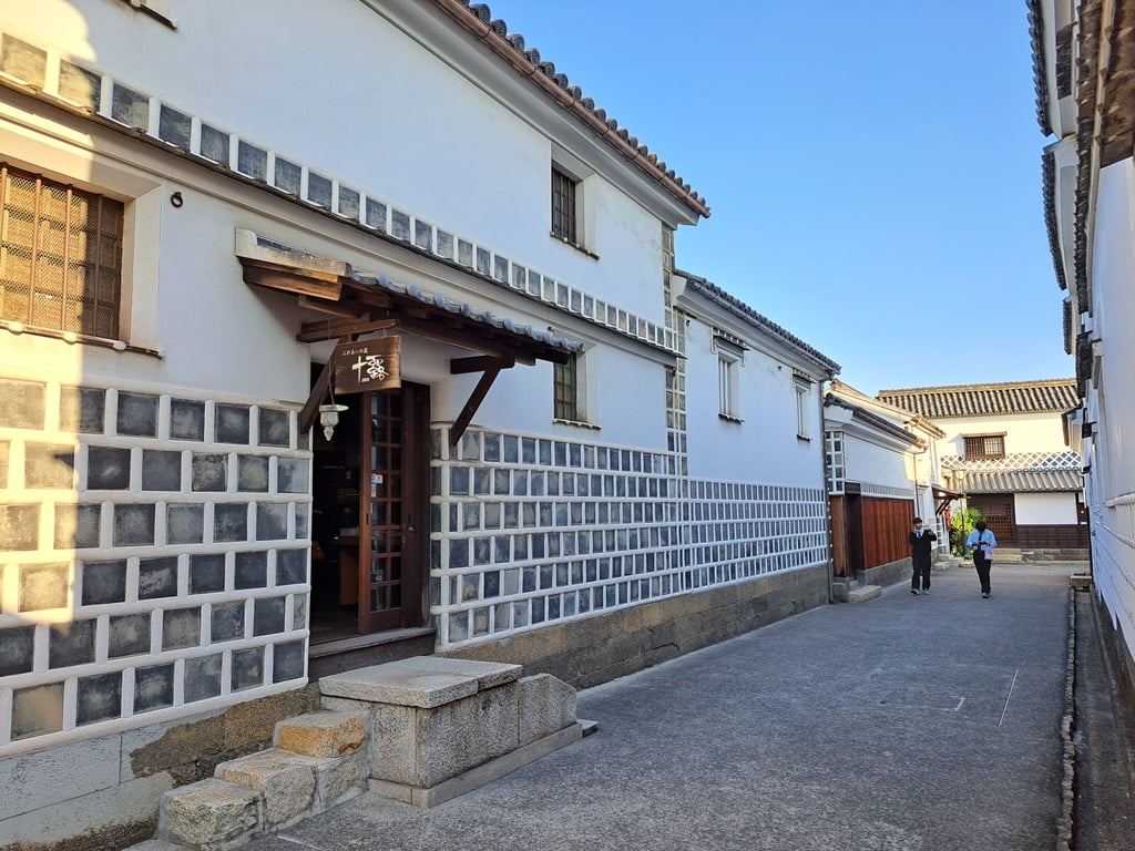 【岡山】倉敷美觀地區半日遊-楊柳、白壁藏與倉敷川遊船 - 第43張圖 巷弄間景色