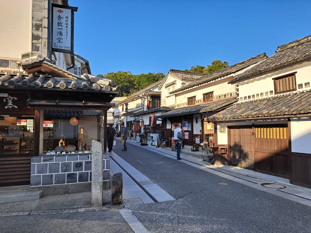 【岡山】倉敷美觀地區半日遊-楊柳、白壁藏與倉敷川遊船 - 第44張圖 巷弄間景色
