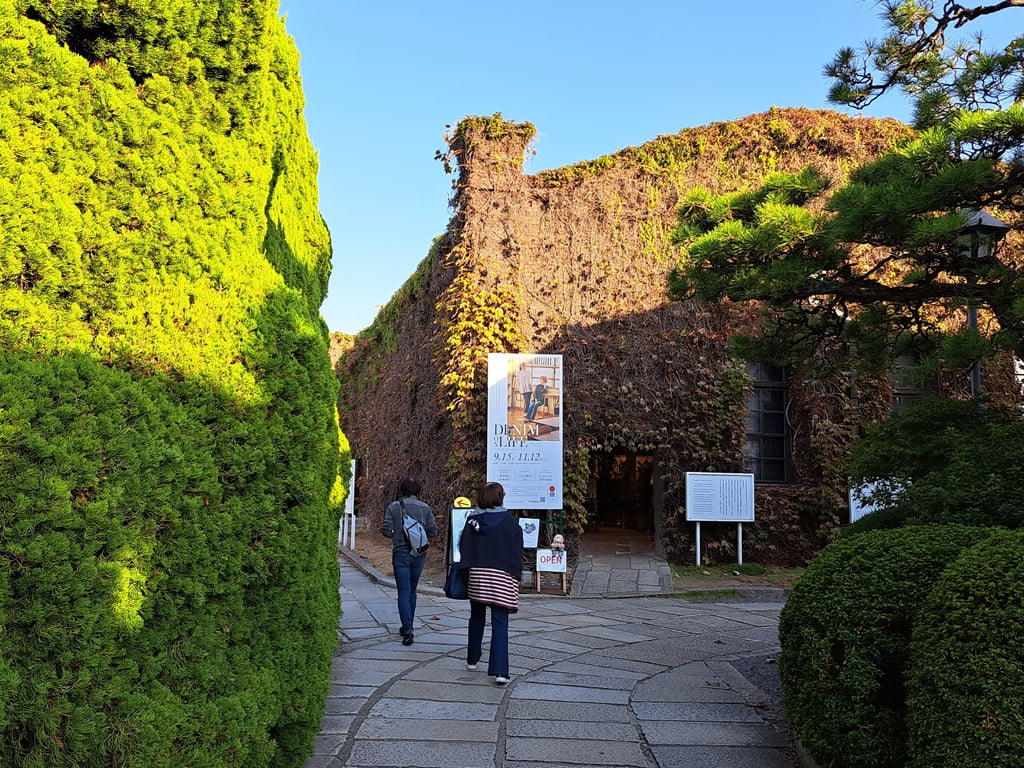【岡山】倉敷美觀地區半日遊-楊柳、白壁藏與倉敷川遊船 - 第56張圖 倉敷長春藤廣場