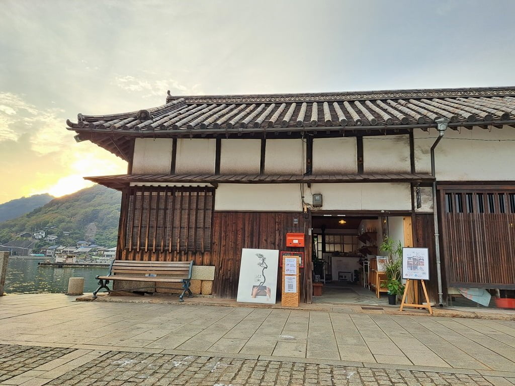 常夜燈旁店家
