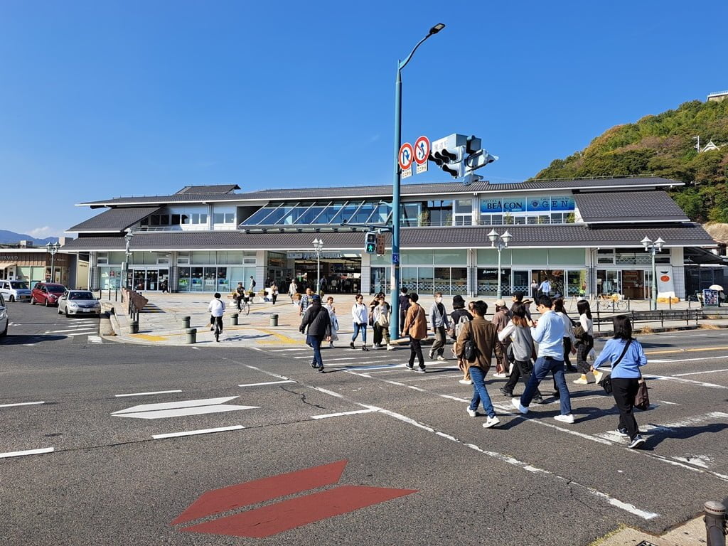 【廣島】尾道一日遊-讓人一眼就愛上的山城小鎮、水道與瀨戶內海 - 第6張圖 JR尾道站