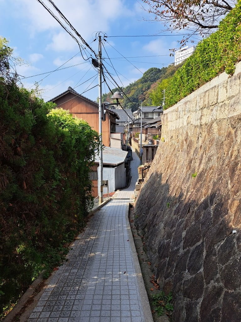 【廣島】尾道一日遊-讓人一眼就愛上的山城小鎮、水道與瀨戶內海 - 第15張圖 古寺步道