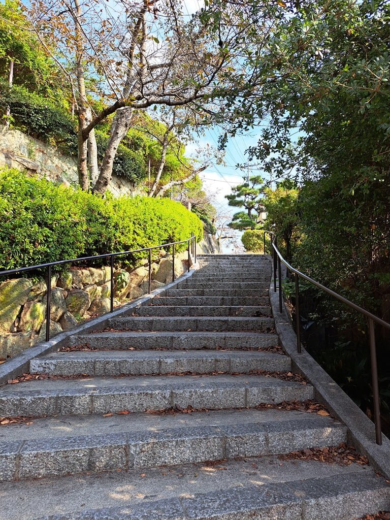 【廣島】尾道一日遊-讓人一眼就愛上的山城小鎮、水道與瀨戶內海 - 第25張圖 千光寺新道