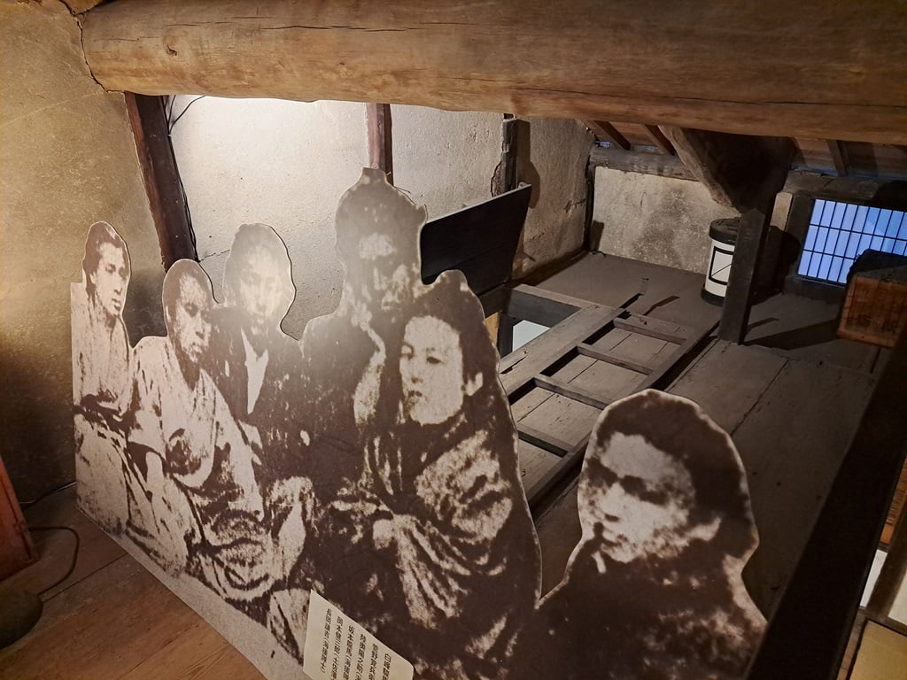 屋頂內的暗屋出入口