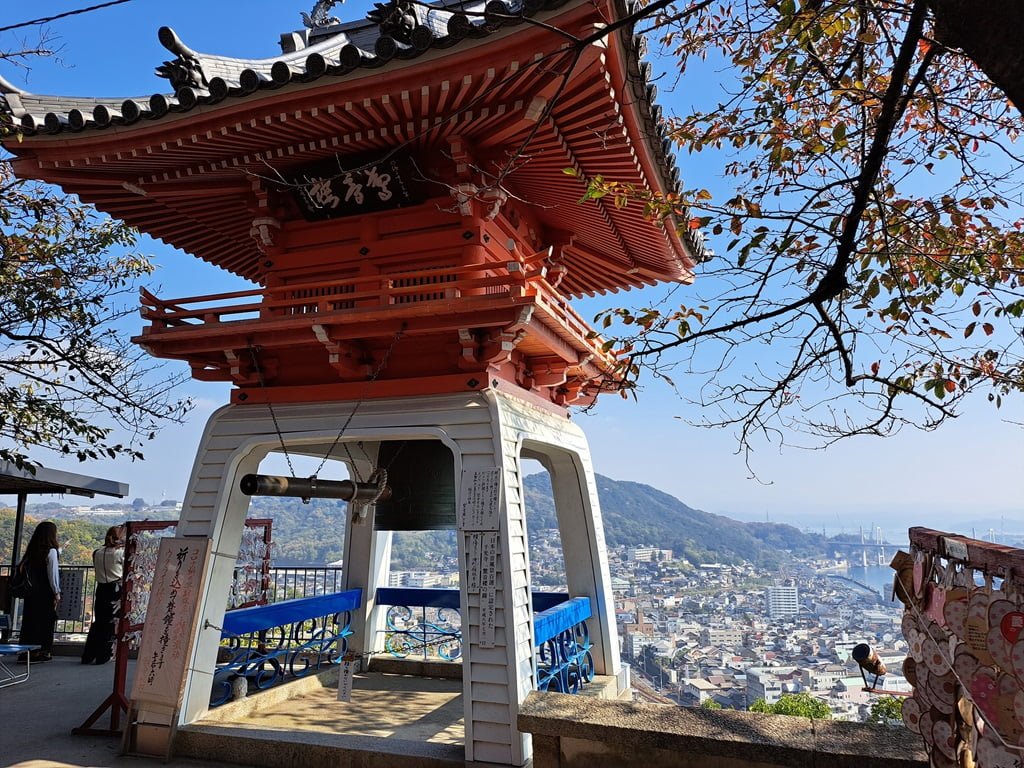 【廣島】尾道一日遊-讓人一眼就愛上的山城小鎮、水道與瀨戶內海 - 第47張圖 鐘樓