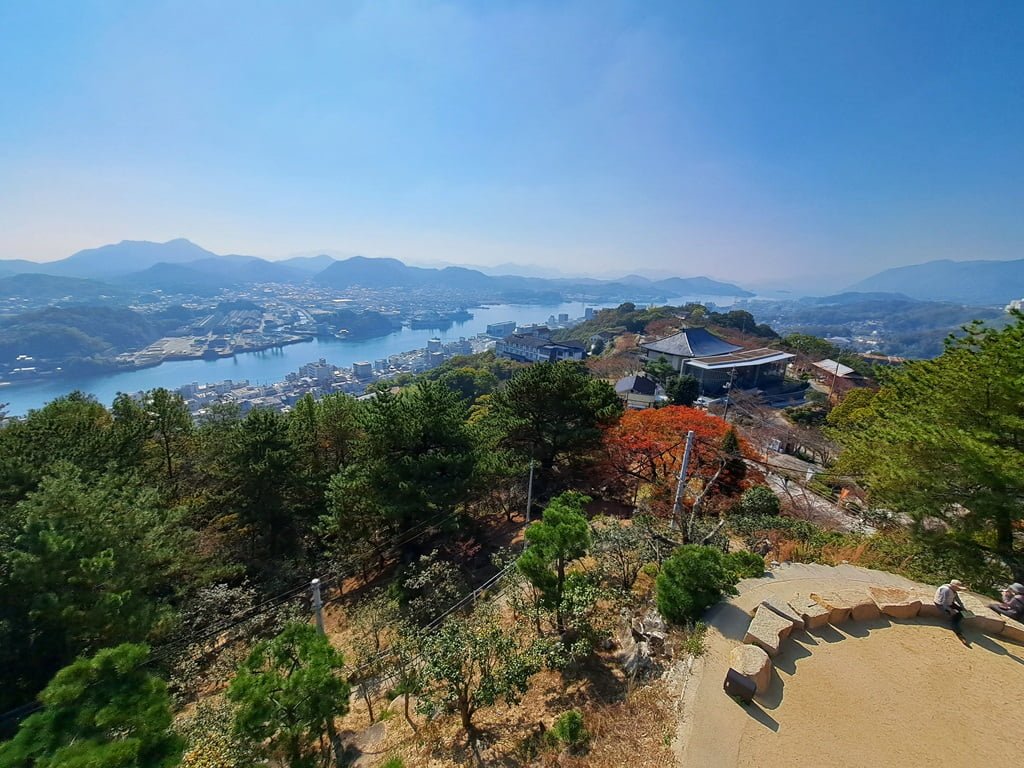 【廣島】尾道一日遊-讓人一眼就愛上的山城小鎮、水道與瀨戶內海 - 第62張圖 另一側的水道景色