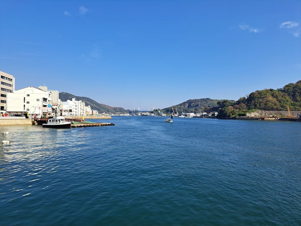 【廣島】尾道一日遊-讓人一眼就愛上的山城小鎮、水道與瀨戶內海 - 第88張圖 海岸邊景色