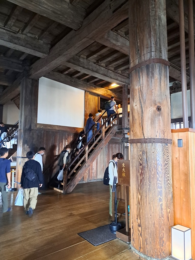 【姬路城一日遊】穿越400年的日本第一名城-遊覽古城結構大寶庫 - 第39張圖 東大柱