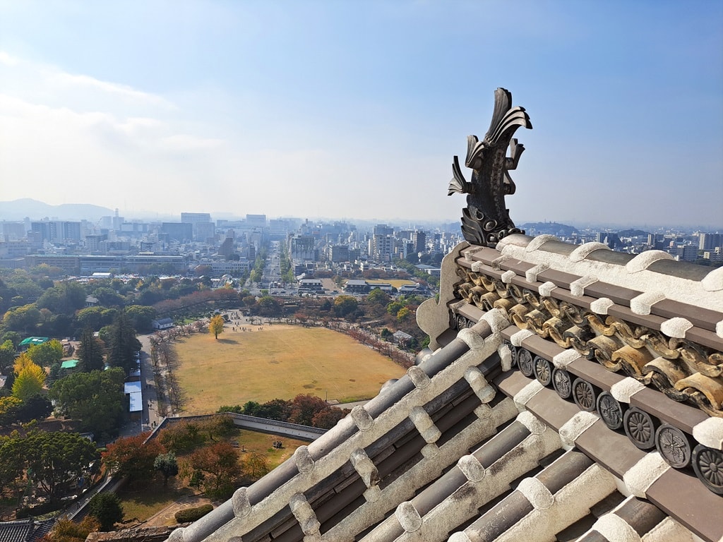 【姬路城一日遊】穿越400年的日本第一名城-遊覽古城結構大寶庫 - 第57張圖 天守頂樓眺望景色