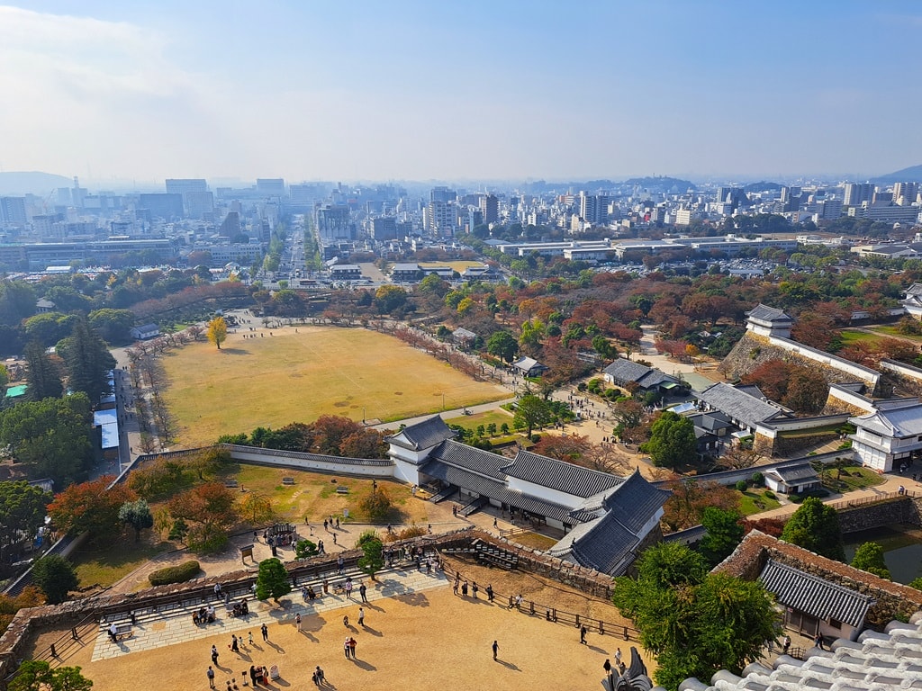 【姬路城一日遊】穿越400年的日本第一名城-遊覽古城結構大寶庫 - 第58張圖 天守頂樓眺望景色
