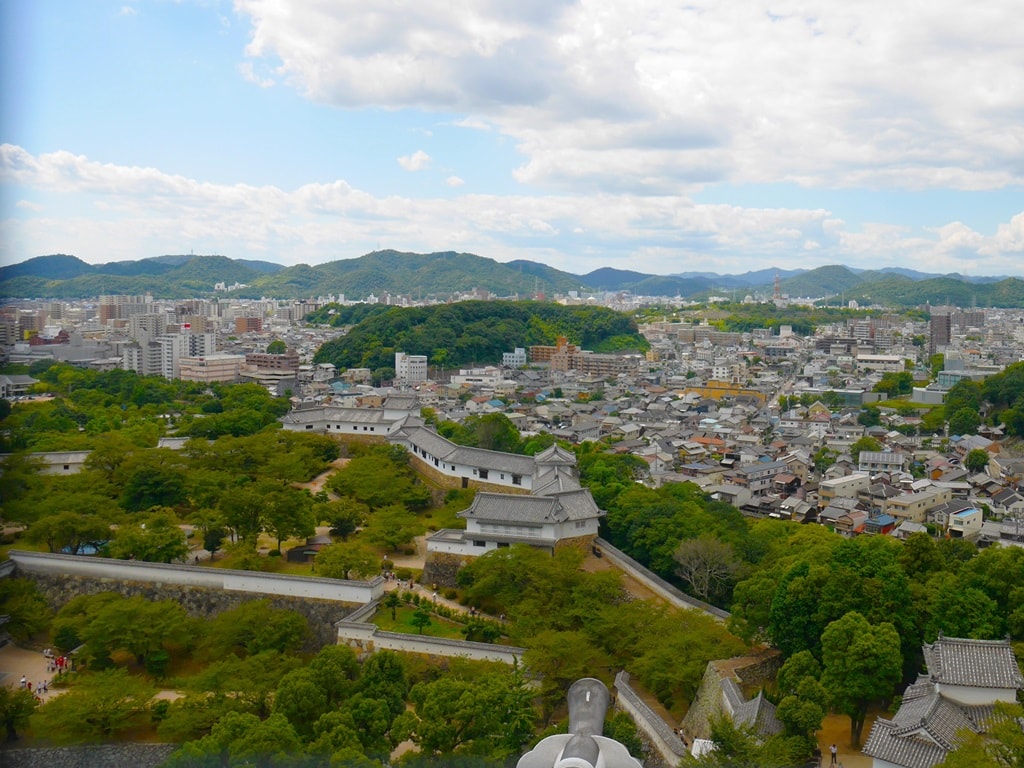 【姬路城一日遊】穿越400年的日本第一名城-遊覽古城結構大寶庫 - 第59張圖 西側西之丸庭園的百間廊下