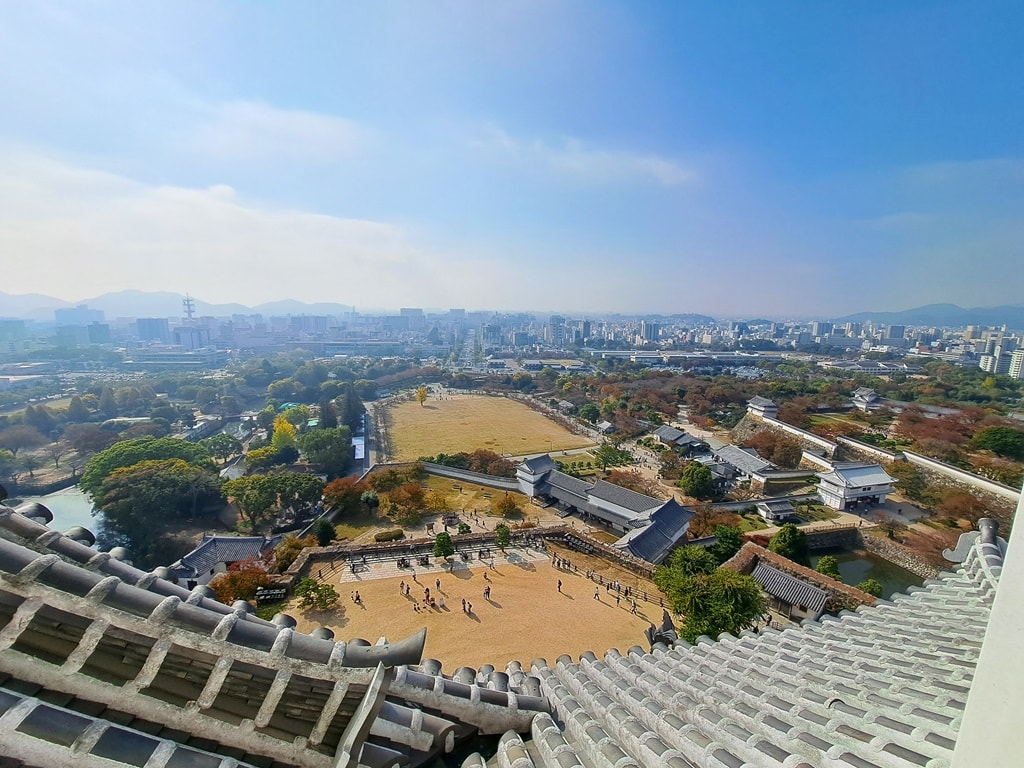 【姬路城一日遊】穿越400年的日本第一名城-遊覽古城結構大寶庫 - 第60張圖 屋瓦上的白色漆喰