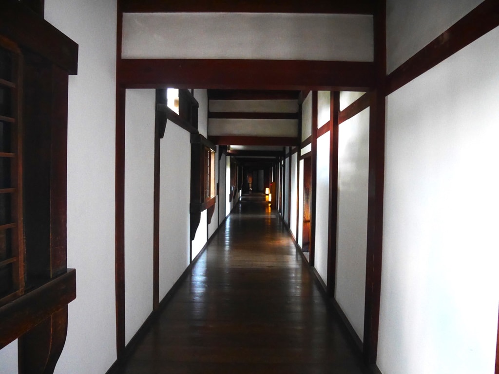 【姬路城一日遊】穿越400年的日本第一名城-遊覽古城結構大寶庫 - 第81張圖 西之丸長局(百間廊下)