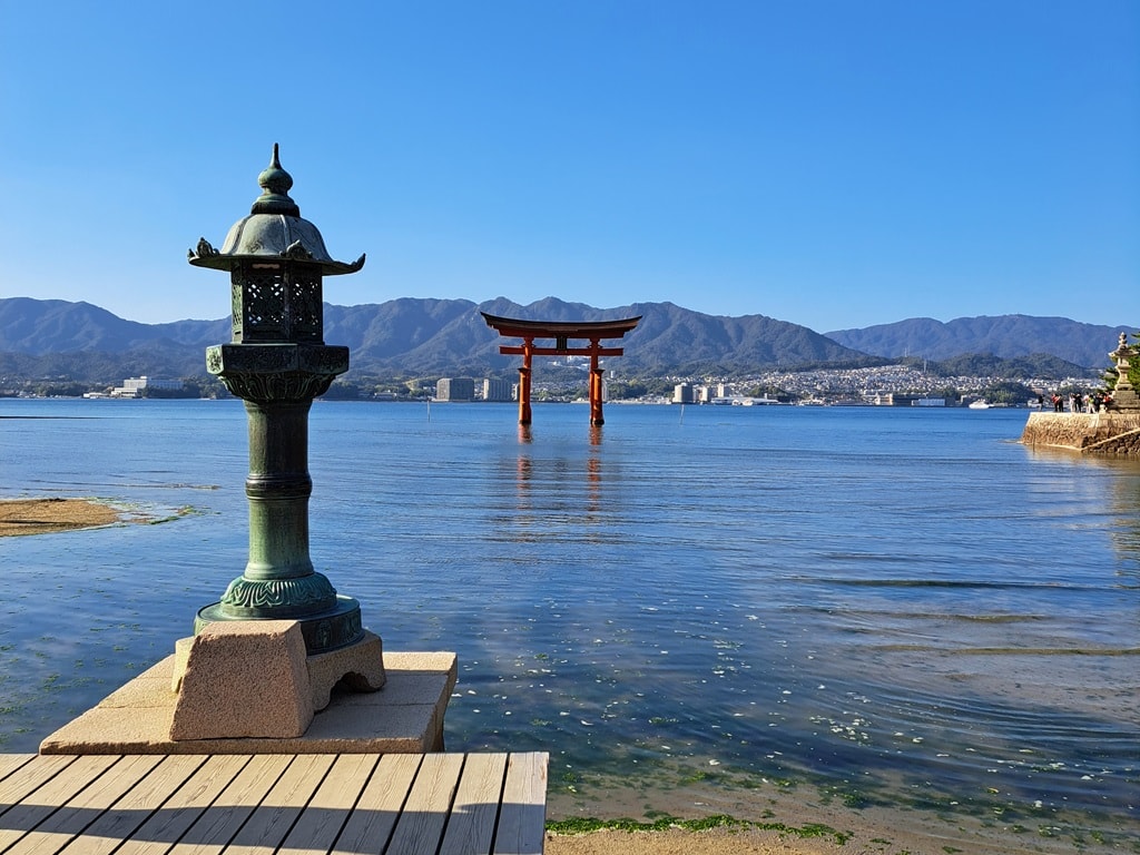 【宮島一日遊】嚴島神社大鳥居與海上社殿-歷史、交通與看點! - 第30張圖 經典的海上大鳥居照
