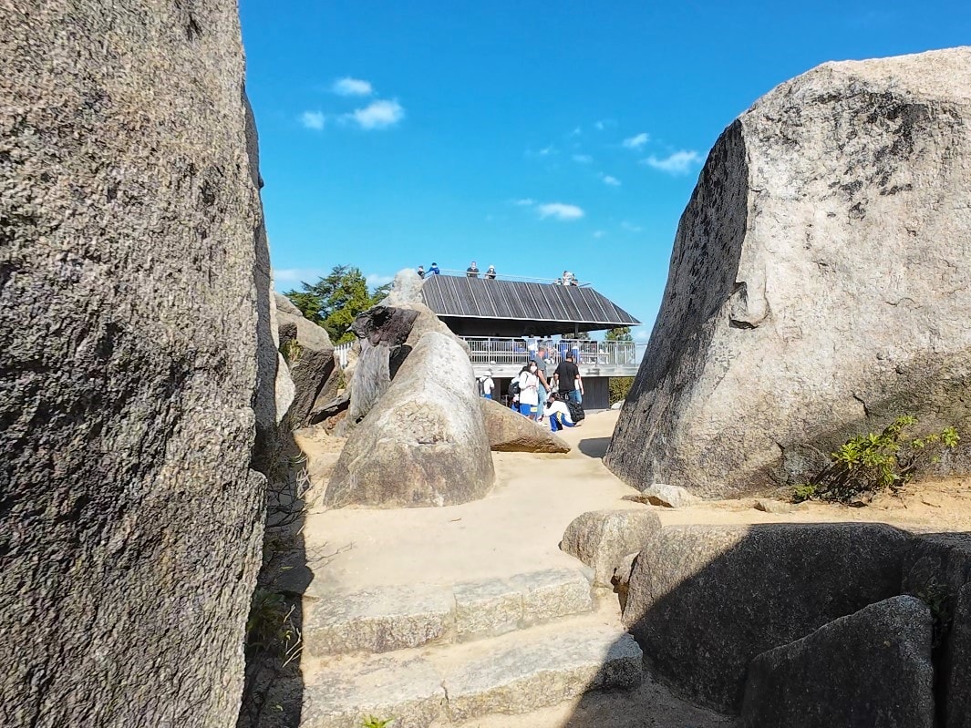 【宮島彌山】攻頂彌山山頂!彌山展望台看絕美360度瀨戶內海景! - 第86張圖 抵達山頂彌山展望台
