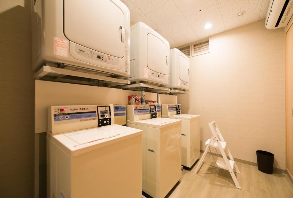 【東京站八重洲中央口超級酒店Premier】位置超讚還有大浴場! - 第5張圖 投幣式洗脫烘衣機