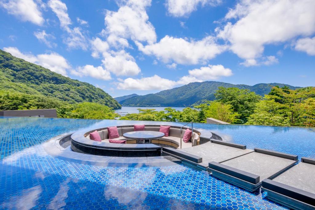 箱根蘆之湖花織旅館