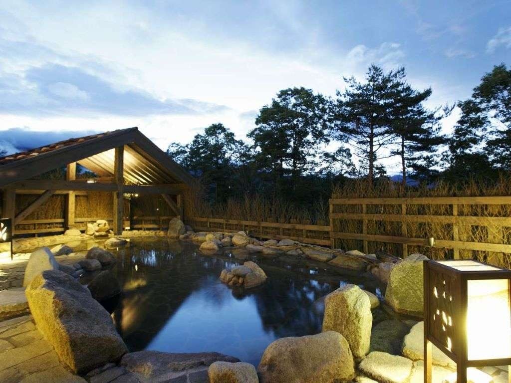 【草津湯宿木之葉】高級溫泉飯店姊妹館!便宜也能泡高級溫泉! - 第6張圖 露天風呂池