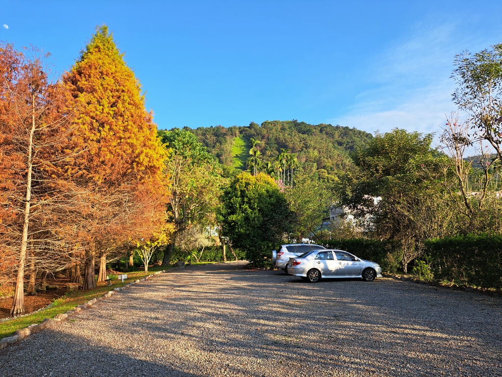 民宿自家停車場