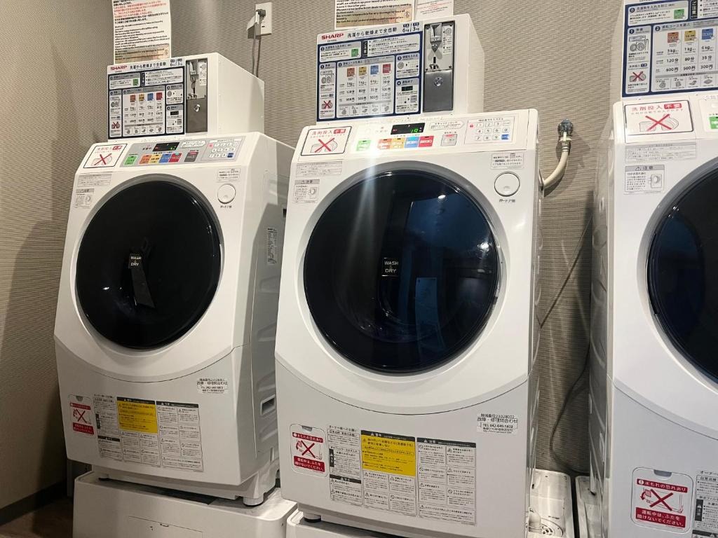 【大阪難波GRIDS PREMIUM酒店】南海難波站走路4分鐘!生活機能超讚購物方便! - 第4張圖 投幣式洗脫烘衣機