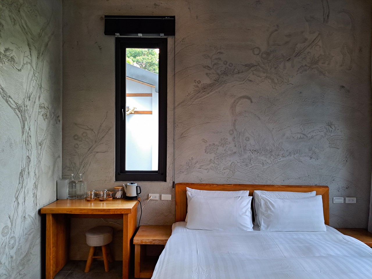 【八番私人住宅】隱身山林的日月潭民宿!清水模×木質調,享受靜謐慢活! - 第59張圖 1樓雙人房-光・輕撫