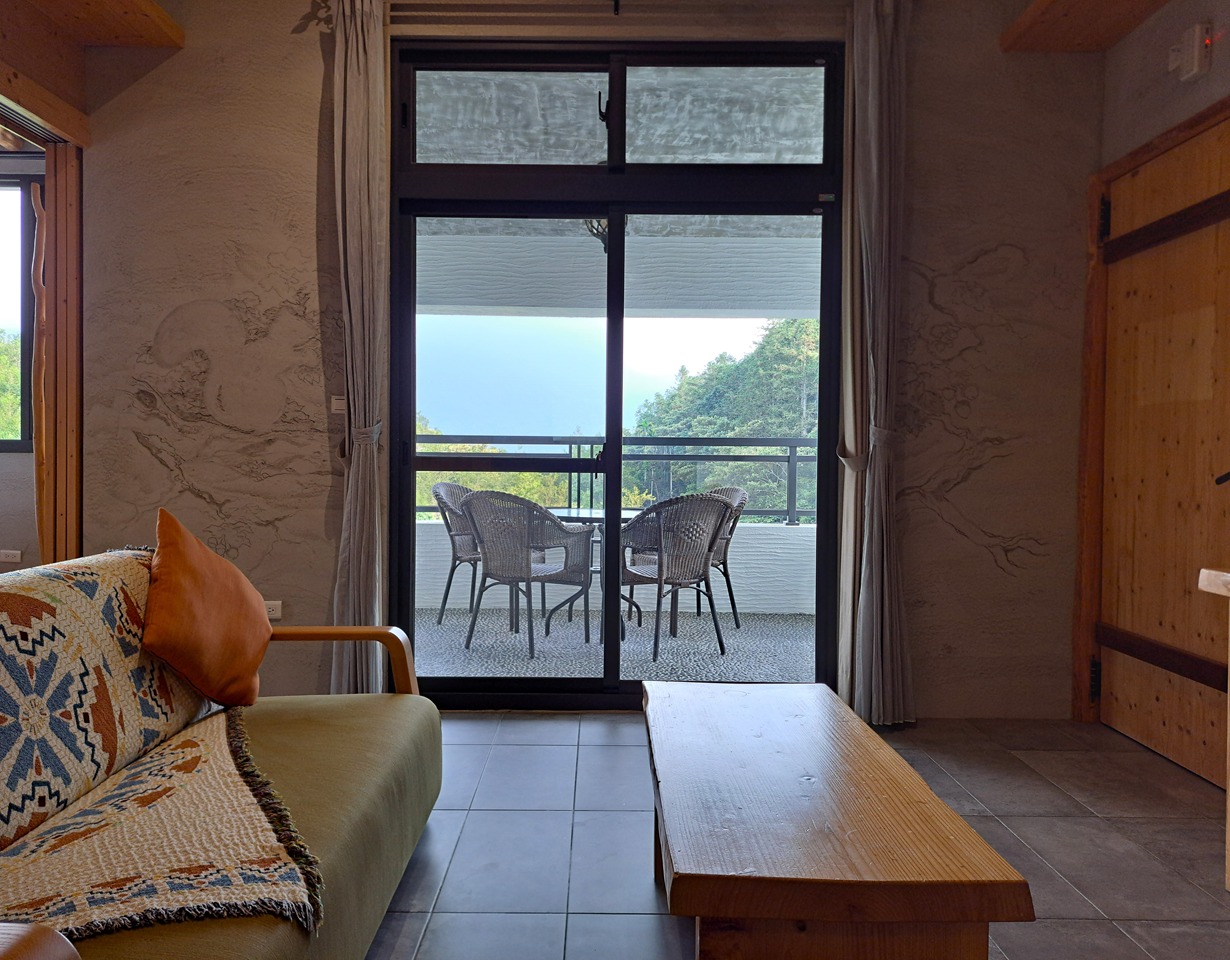 【八番私人住宅】隱身山林的日月潭民宿!清水模×木質調,享受靜謐慢活! - 第41張圖 3樓四人房