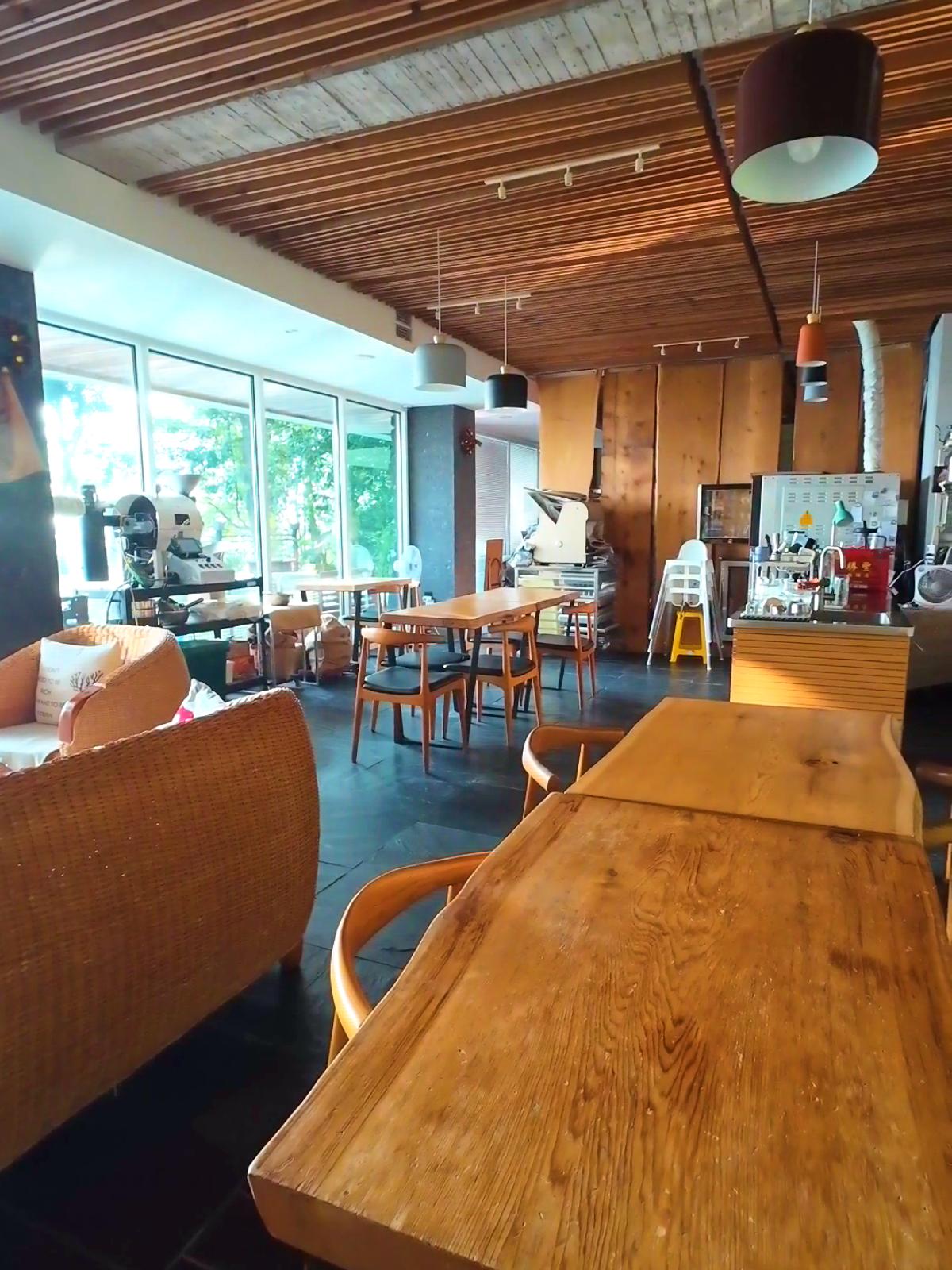 【日月潭原森林民宿】享受山林靜謐與泳池度假氛圍,親子家庭與情侶必住! - 第10張圖 一樓公共空間