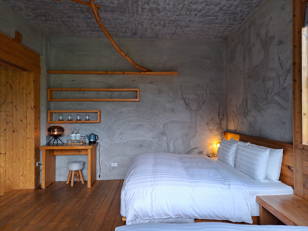 【八番私人住宅】隱身山林的日月潭民宿!清水模×木質調,享受靜謐慢活! - 第1張圖 八番私人住宅