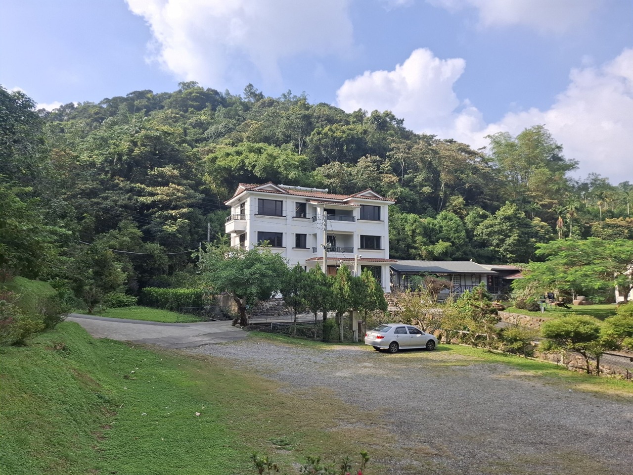 【八番私人住宅】隱身山林的日月潭民宿!清水模×木質調,享受靜謐慢活! - 第5張圖 八番私人住宅