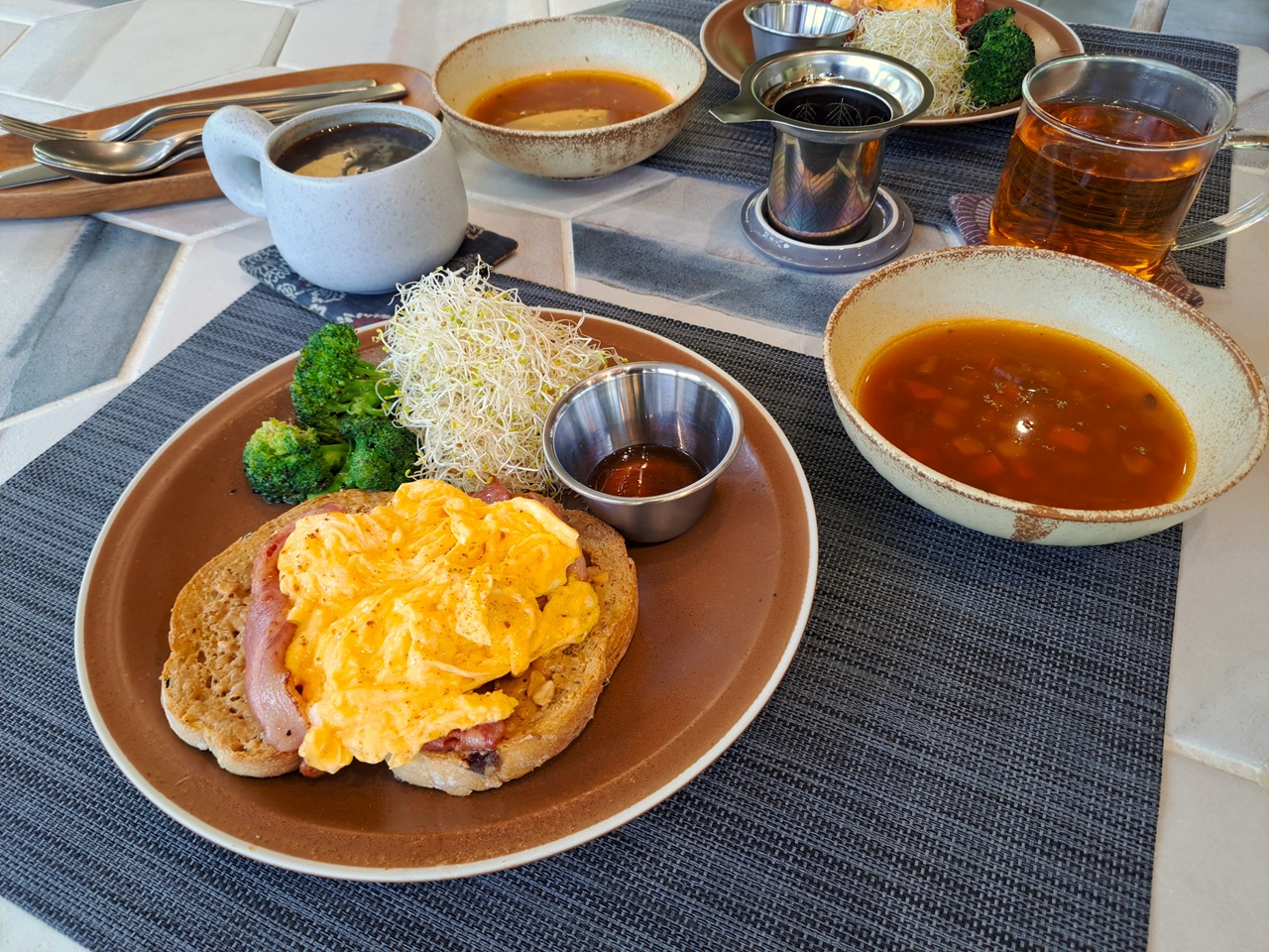 【八番私人住宅】隱身山林的日月潭民宿!清水模×木質調,享受靜謐慢活! - 第70張圖 八番私人住宅早餐